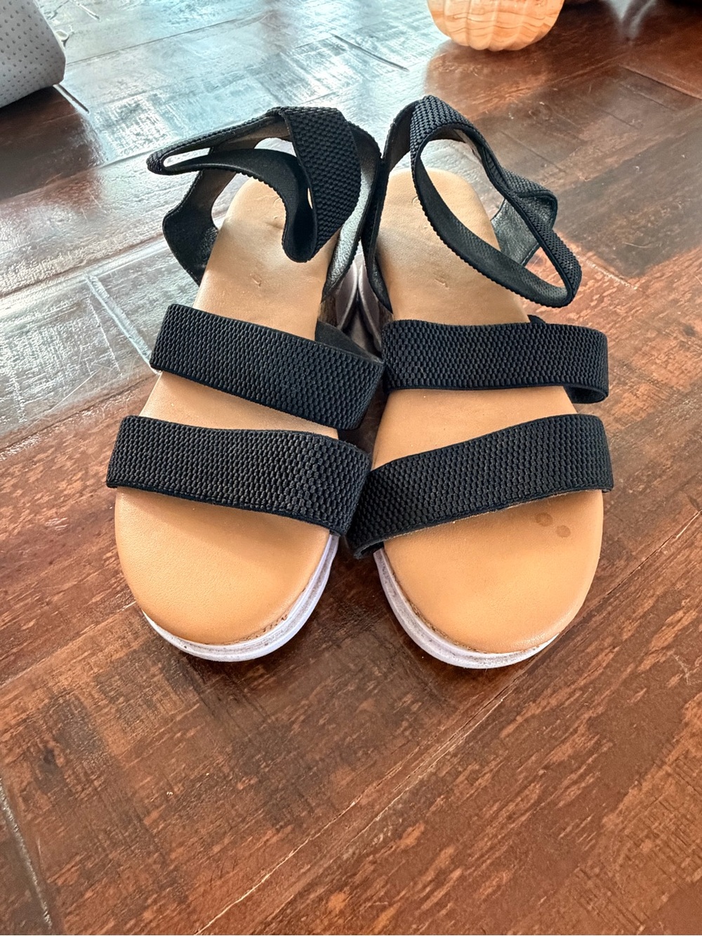 👚CLOSET CLEAN OUT SALE👖Women’s Black Strappy Sandals W6.5